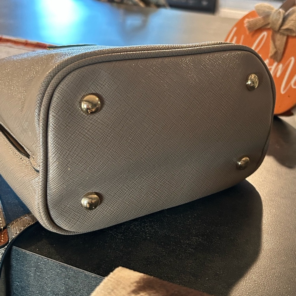 PRADA - Picture 3 of 12